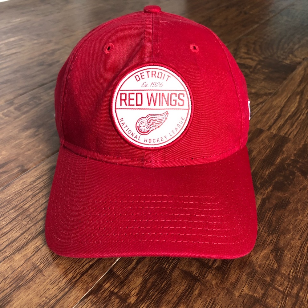 NEW ERA • BRAND NEW RED WINGS ADJUSTABLE HAT